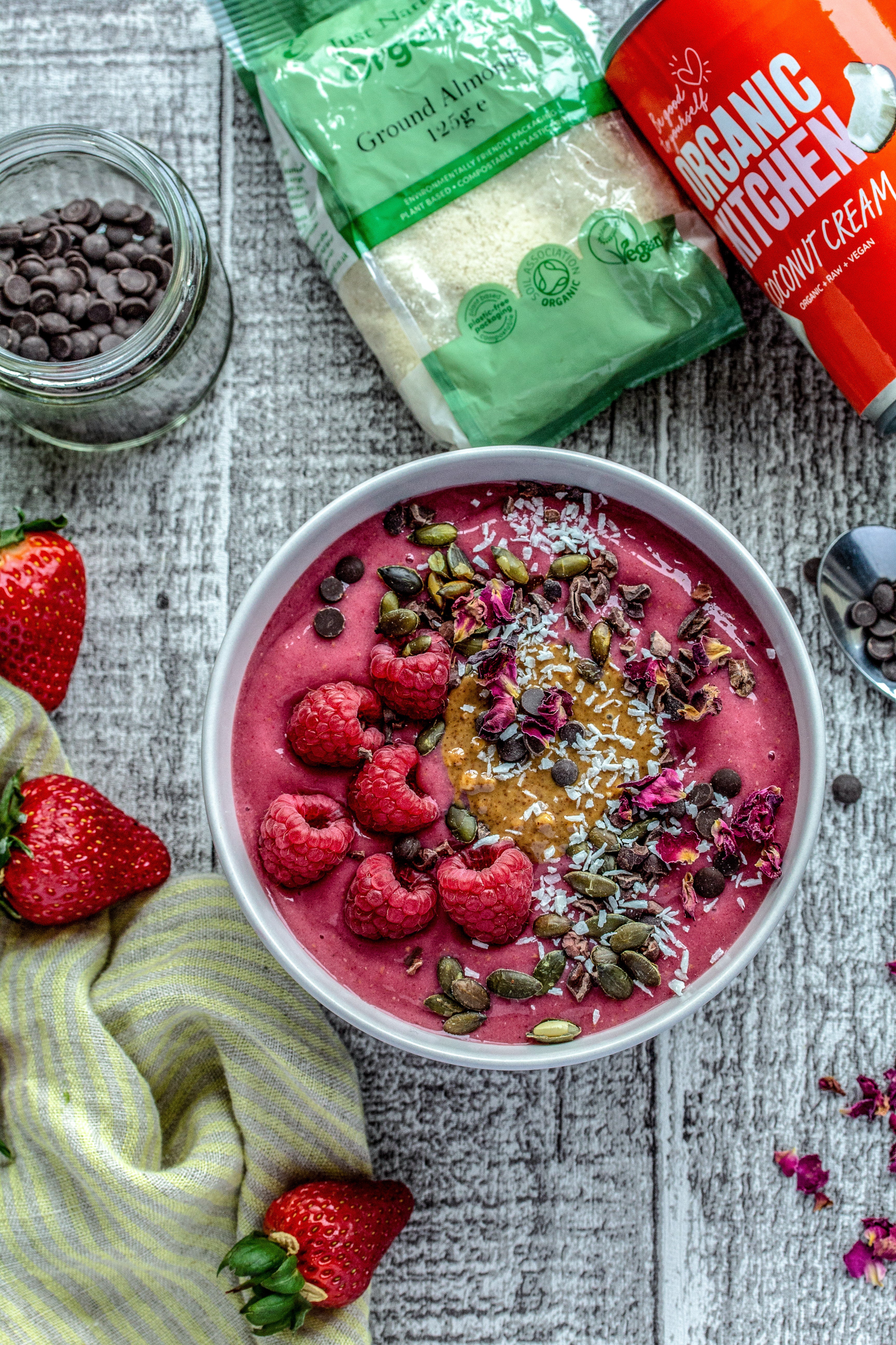 Raspberry Coconut Smoothie Bowl